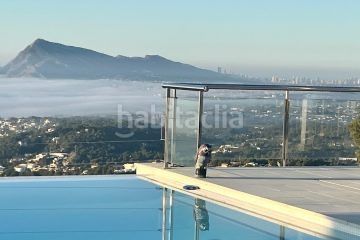 Foto 497674f7-608e-4155-9307-f431ab8b4c5d. Casa descubre una propiedad uacutenica donde el lujo, la privacidad y el confort se fusionan en perfecta armoniacutea.ampnbspesta espec en Altea