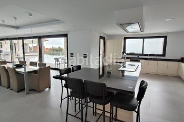 Foto 596dedcf-90fd-44f1-96cc-fe717bf80b23. Casa descubre una propiedad uacutenica donde el lujo, la privacidad y el confort se fusionan en perfecta armoniacutea.ampnbspesta espec en Altea