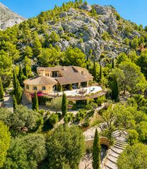 Casa en Finestrat Pueblo. Elegancia, privacidad y vistas infinitas en un enclave privilegi