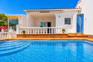 Haus in Coloma. Encantador bungalow de una sola planta con piscina privadaampnbs