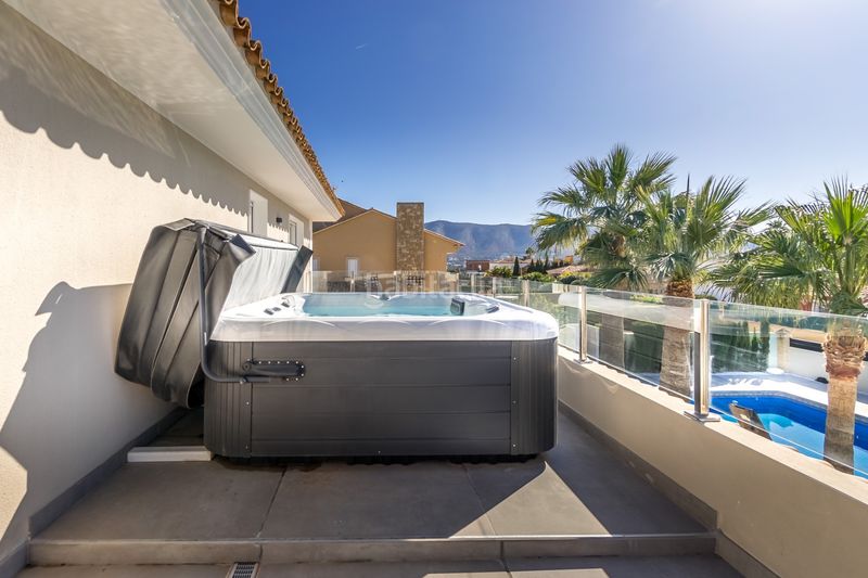 Foto 75f25a14-7c24-49ef-8d04-b4a8d1f9bb3d. Casa amb aparcament piscina a Pueblo-Ubanizaciones Alfàs del Pi (l´)