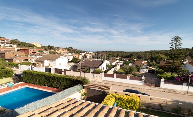 Foto a1b3b8a8-9845-4fa2-be38-625687d2413a. Xalet amb xemeneia calefacció aparcament piscina a Vendrell (El)