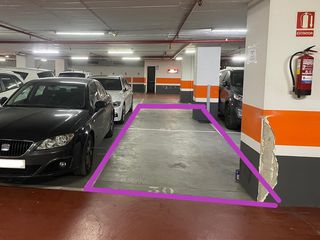 Lloguer Aparcament cotxe  Carrer d'aribau. Alquiler de garaje en calle d'aribau