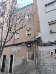 Piso  Carrer mare de d�u dels desemparats. Piso en venta sin posesi�n por ocupaci�n ilegal, � oportunidad p