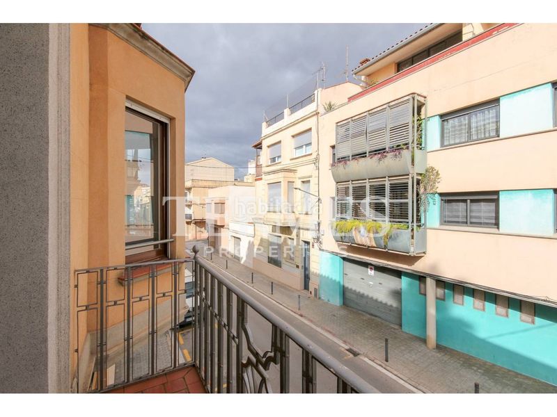 Foto f1cdf5b7-8c12-4511-9798-c2dd975376cc. Casa adossada amb calefacció aparcament a Centre Mataró