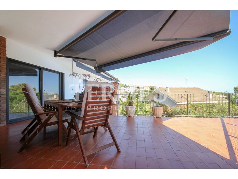 Foto 4974c177-c62d-4ece-94d4-e84bc50907e5. Lloguer casa amb calefacció aparcament piscina a Gavà