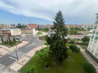 Flat  Calle eliseo pinedo. Piso de 3 hab, 85² utiles con ascensor en logroño