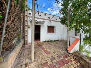 Landgut  Calle vista alegre. ?? merendero con patio y calado en alberite