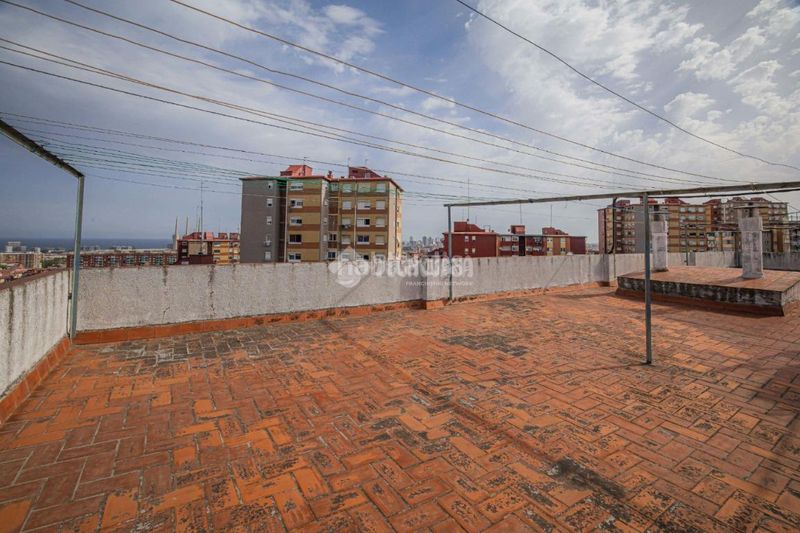 Foto f1608a2a-fa29-4194-abd0-2b9997a2f711. Pis a Llefià Badalona