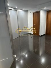 Local Comercial en Sant Josep-Zona Hospital. Local comercial en av. almaig en planta baja con vistas al parqu