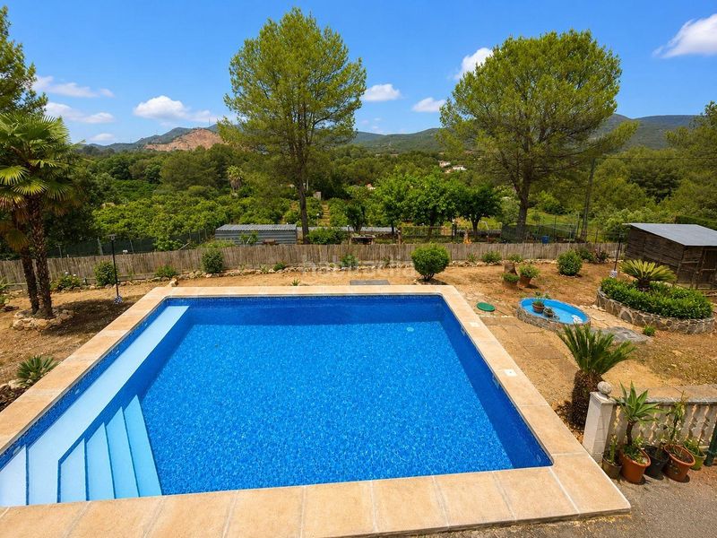 Foto 13e38bfd-e2d9-4e38-9fc5-6c9d663ae81c. Xalet amb calefacció aparcament piscina a Simat de la Valldigna