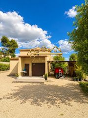 Chalet à Santa Ana. Chalet independiente con terreno y posibilidad de ampliación a 5