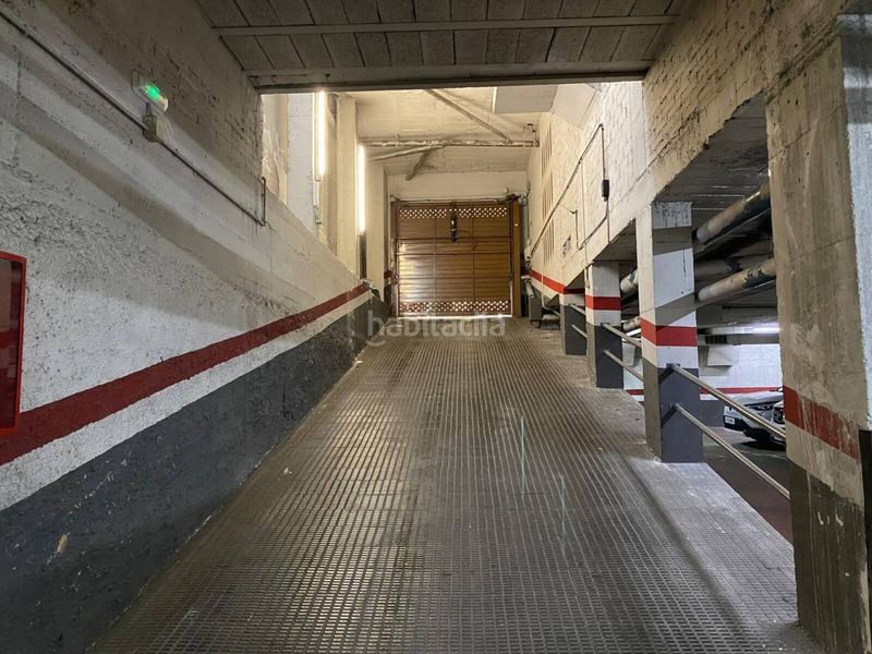 Foto 7d4e9db9-97a5-4c01-8eb0-c94668f8f77f. Aparcament cotxe a Dreta de l´Eixample Barcelona