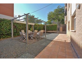 Pis a Avenida sabadell 11. Bajo con terraza en venta