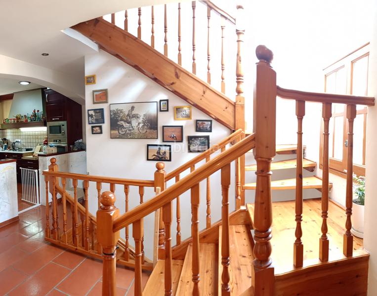 Foto 0c49db63-2f0f-468f-9169-543b0e28fe6d. Xalet amb xemeneia aparcament a Vallgorguina