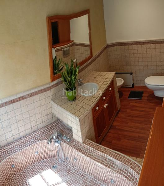 Foto 373829c7-374f-4d97-a192-b3456360b567. Xalet amb xemeneia aparcament a Vallgorguina