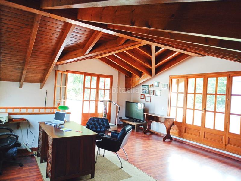 Foto 8461eebc-a27b-40ac-95fc-635adede6956. Xalet amb xemeneia aparcament a Vallgorguina