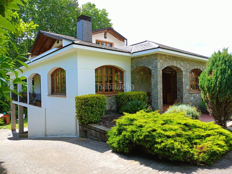 Foto ab9f4445-9222-4bfb-9f70-f30e1f4d32a9. Xalet amb xemeneia aparcament a Vallgorguina