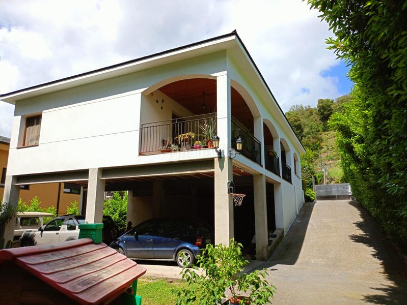 Foto c4cc8737-7e02-44a7-bc4e-69a91b5ff2d3. Xalet amb xemeneia aparcament a Vallgorguina