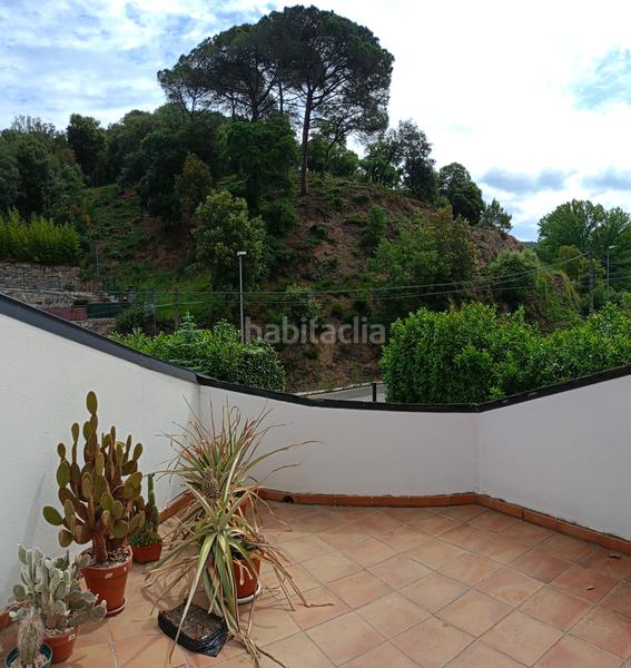 Foto f5dff08c-a40d-4253-bea1-f70164ea274b. Xalet amb xemeneia aparcament a Vallgorguina