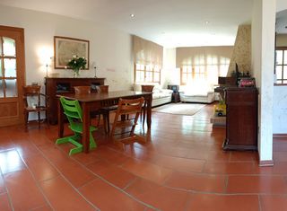 Chalet en Vallgorguina. Bonita casa soleada cerca de la entrada de la urbanización, gran