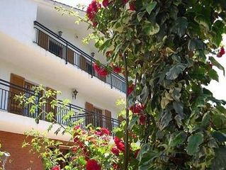 Casa a Carrer ter 24m. Gran casa a 4 vientos con piscina,  5 habitaciones y 4 ba�os!