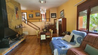 Maison  Passeig de les escoles. En el pueblo con jardín, garaje... no dejes pasar esta oportunid