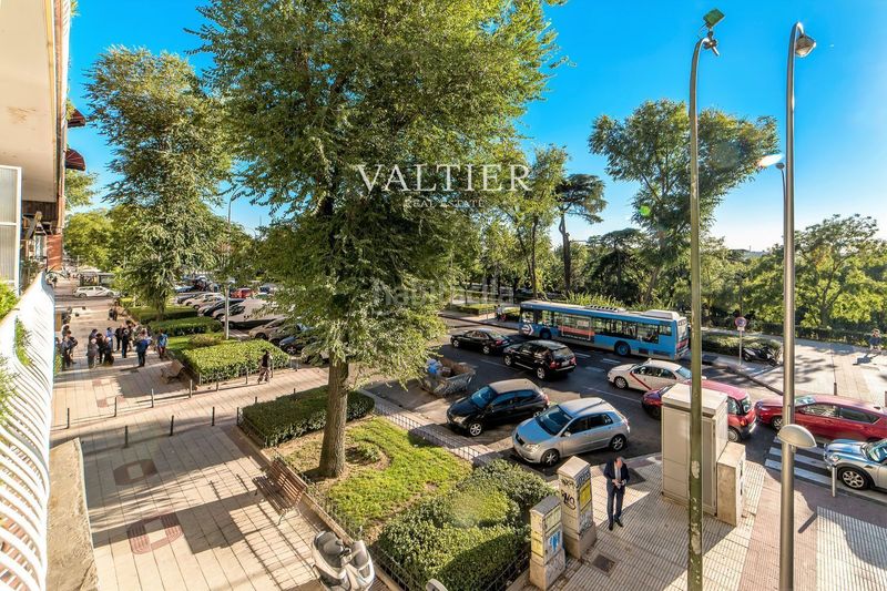 Foto 186637c9-2236-46e9-97e4-b3c9d25f8884. Rent flat with heating parking in Argüelles Madrid