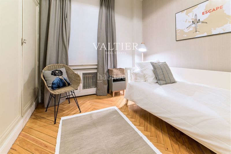 Foto 4d0e4371-fdbf-43f5-8ddb-271586b99c0d. Rent flat with heating parking in Argüelles Madrid
