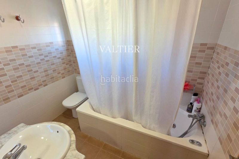 Foto 48e6b9f0-b010-4b7d-b230-01a1caef1673. Xalet amb aparcament piscina a Almoines