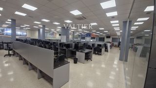 Miete Büro  Calle dels traginers. Oficina en edificio imper