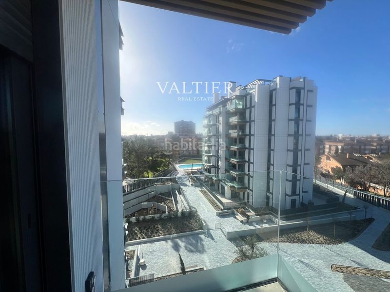 Foto bed83899-0567-43c4-838a-64179a4b05c8. Lloguer pis amb aparcament piscina a Colina Madrid