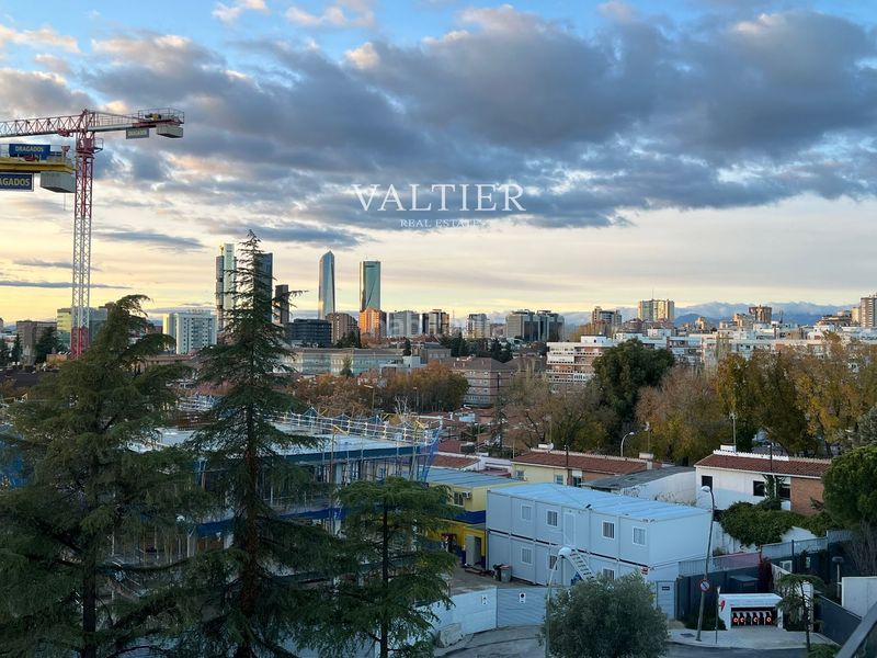 Foto ef60334b-f25c-4b9a-8539-5589652c173b. Lloguer pis amb aparcament piscina a Colina Madrid