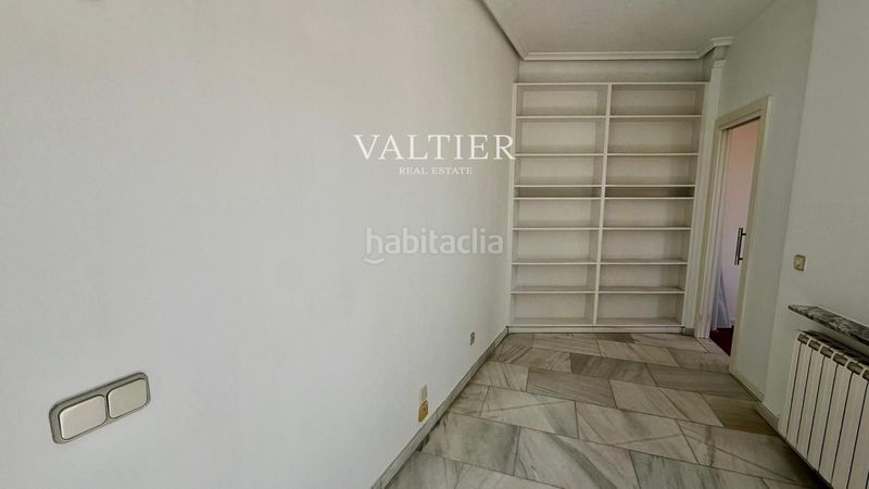 Foto 82b431ef-70f2-4387-80a4-d229c81c477b. Rent penthouse in Palacio Madrid