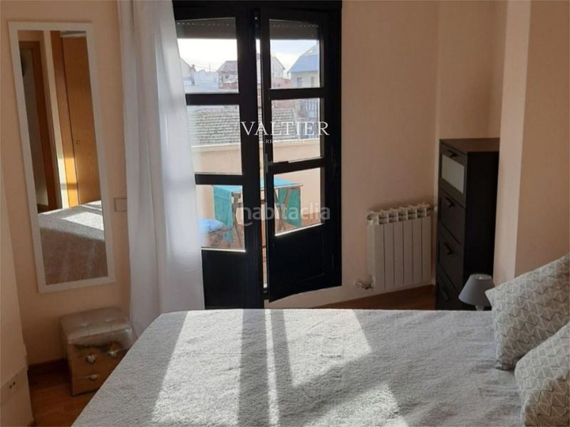 Foto ef441e2d-4bac-4c95-953b-d3c740254439. Lloguer pis a Valdeacederas Madrid