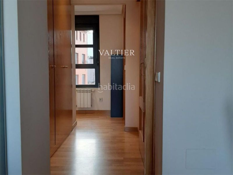 Foto f152bdaf-b4a1-4cfe-884d-cf5c5a7ee2c2. Lloguer pis a Valdeacederas Madrid