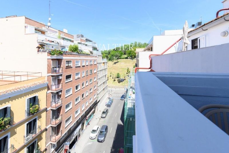 Foto 26e63d5e-4e23-49f5-93bb-f5ebbf814ac0. Lloguer àtic amb calefacció a Argüelles Madrid