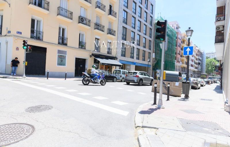 Foto fbdeeb14-dc10-46f6-93a8-9f5cb9b647b2. Lloguer àtic amb calefacció a Argüelles Madrid