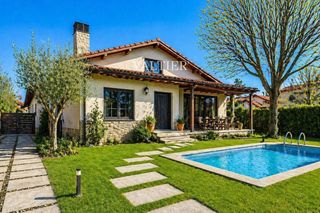 Casa  Eibar. Chalet en venta en calle éibar, el plantío, madrid