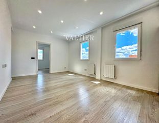 Location Attique  De martínez izquierdo. Luminoso ático en alquiler en calle de martínez izquierdo, guind