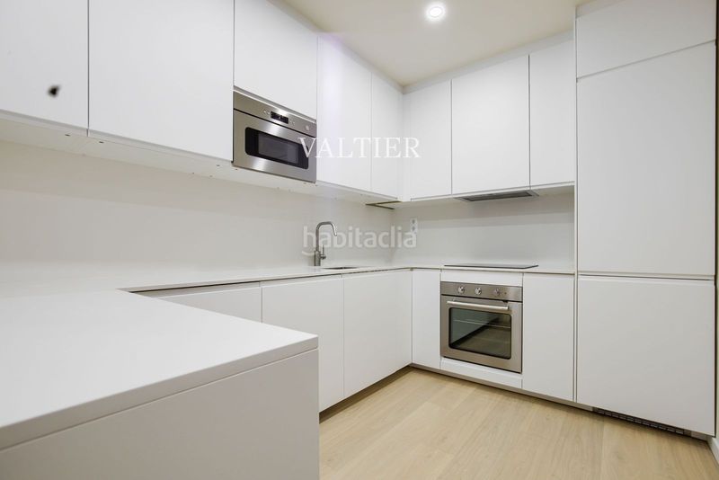 Foto 11606a19-c59c-4da7-9829-9129661ac4f2. Rent flat in Jerónimos Madrid