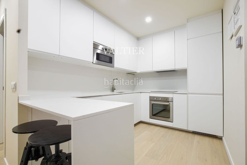 Foto 4d755e73-b422-40f6-a3e3-d7576353f2ee. Rent flat in Jerónimos Madrid