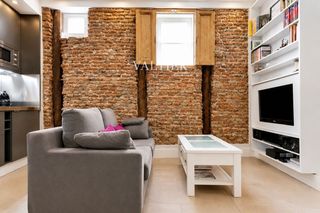 Rent Flat  De las virtudes. Piso en calle virtudes, almagro, madrid