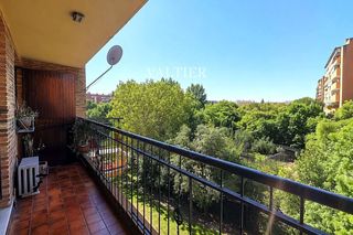 Etagenwohnung  N/a. Piso en venta con plaza de garaje en jerónimos, madrid