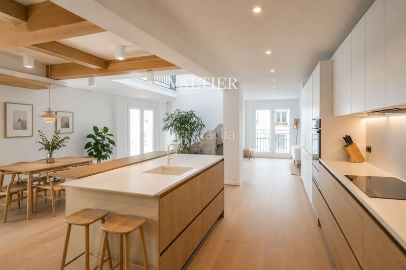 Foto 5a922b1e-b651-4fd9-8465-3548b07f2106. Dachwohnung in Sol Madrid