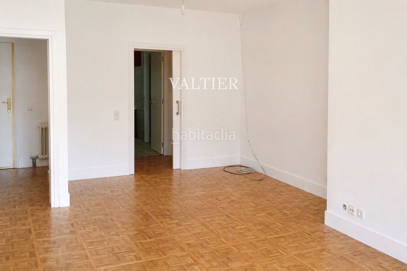 Foto bd784686-ce79-494a-8cc1-dce4a727f755. Rent flat with parking pool in Fuente del Berro Madrid