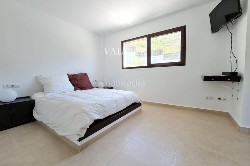 Foto db5828b1-abd5-4c2c-927f-b45a3e423132. Xalet amb piscina a Urbanizaciones Gandia