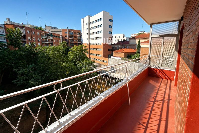 Foto 81ca7cd0-d5e6-4673-b466-fc058b2afdf7. Rent flat in Ciudad Jardín Madrid