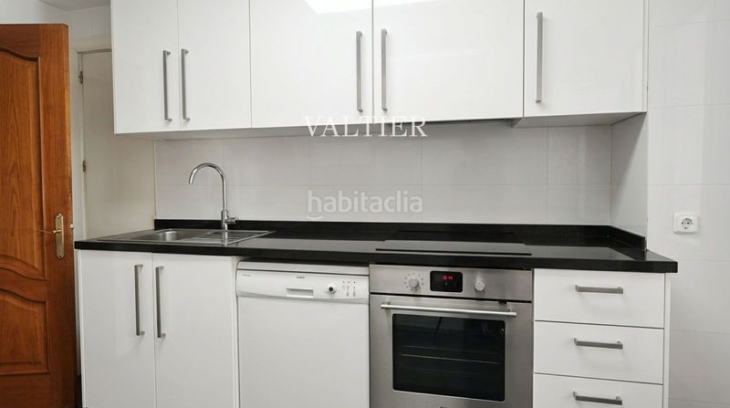 Foto 62f2289b-bee8-41b0-86f9-4c5185631696. Rent flat in Estrella Madrid