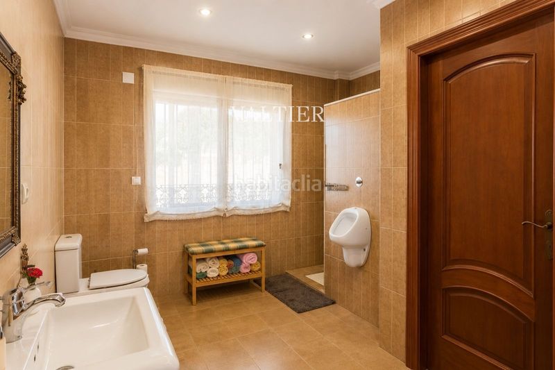 Foto f3b030a4-af90-48d4-9e12-9427ab118430. Casa amb aparcament a Almoines
